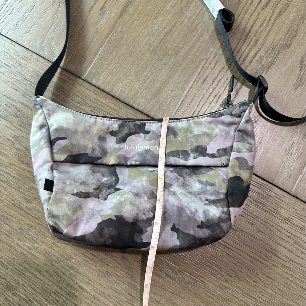 New Lululemon Small Shoulder Bag in camo NWOT - Picture 13 of 13